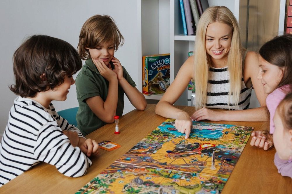 Gra Planszowa Spy Guy Junior Dinozaury Rodzina Treflików Trefl 02652