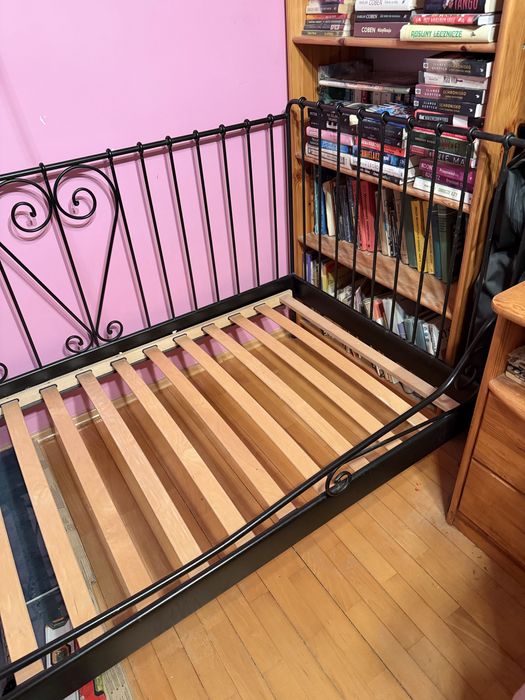 Sliczne lozko z ikea czarne