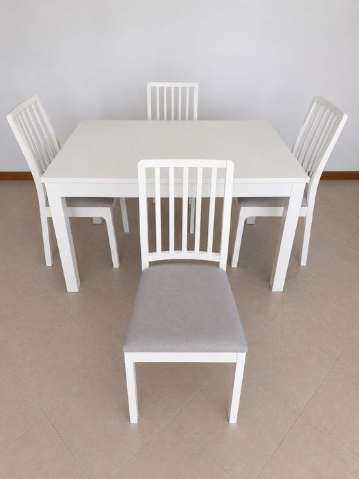 Mesa de Jantar + 4 Cadeiras