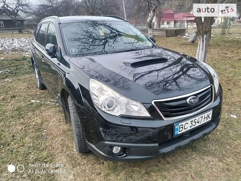 Субару  Оутбек .