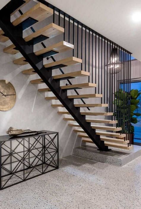 Schody dębowe na belce stalowej LOFT