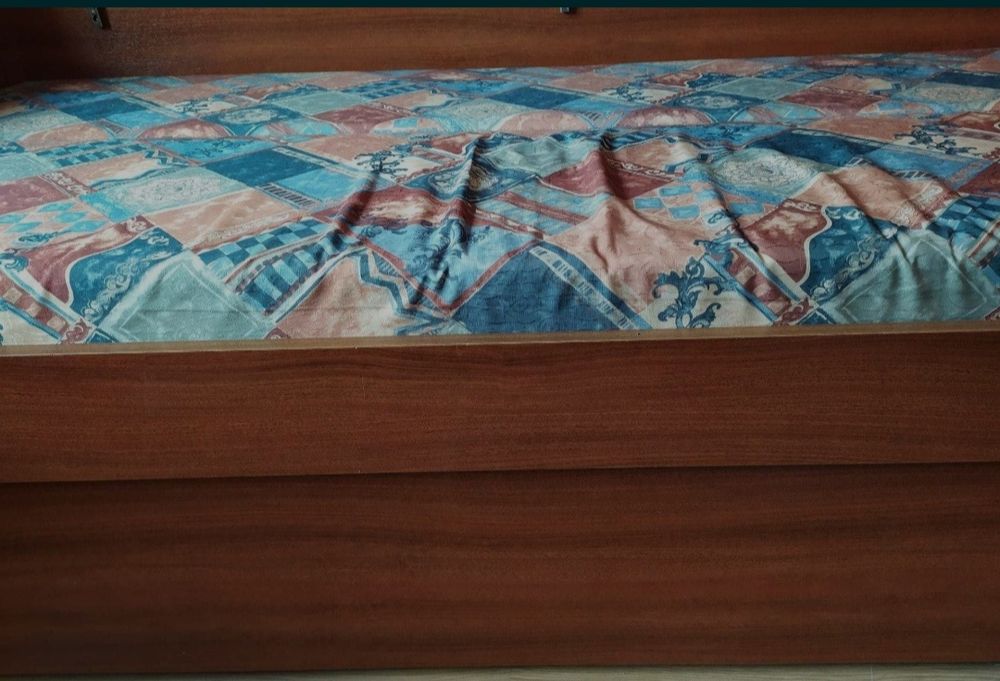 Estante com cama dupla