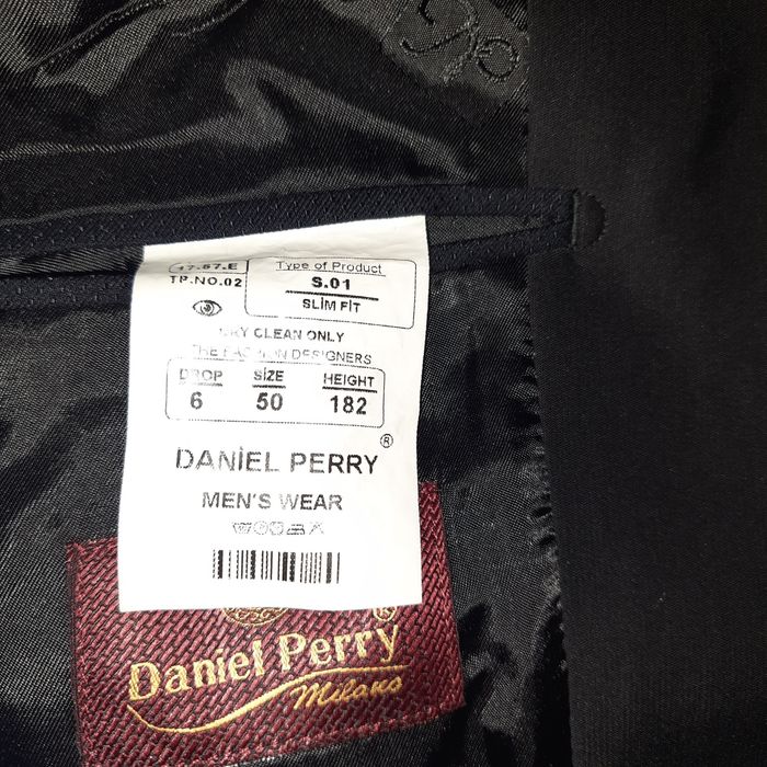 Костюм DANIEL PERRY +рубашка