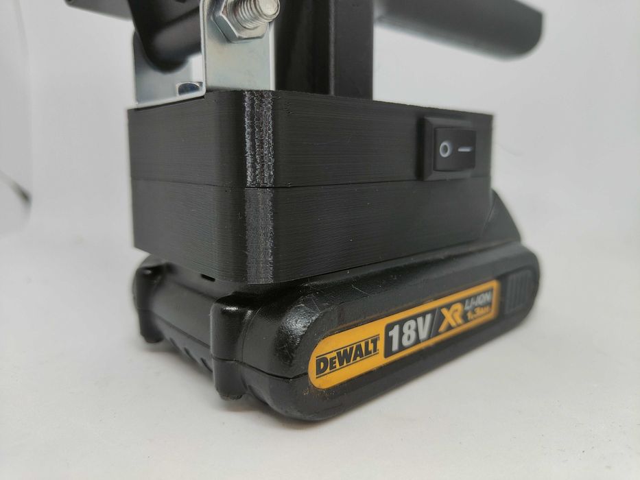 Latarka na akumulator DeWalt 126W z ZABEZPIECZENIEM