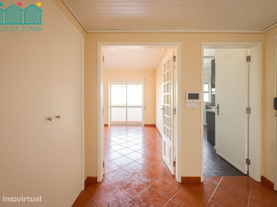 Apartamento T3 com Garagem Fechada em Esgueira