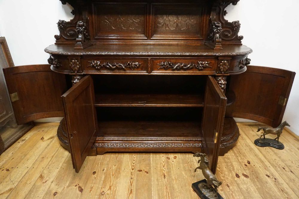 Stary myśliwski bufet komoda z dużą bogato rzeźbioną nadstawką orygina