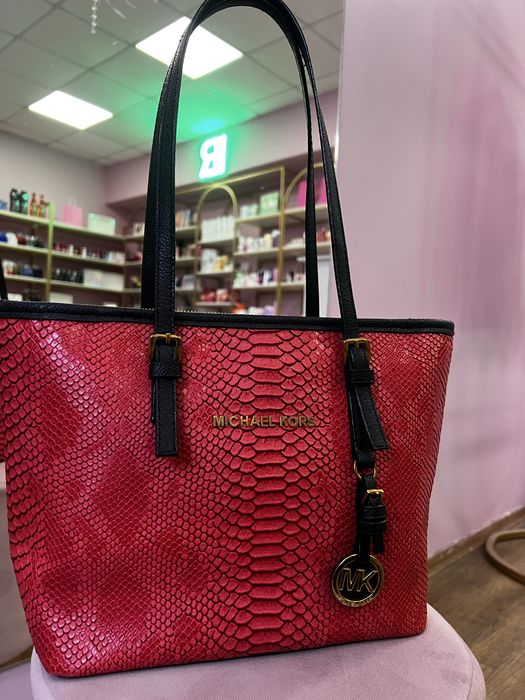 Вместительная кожанная натуральная сумка michael kors
