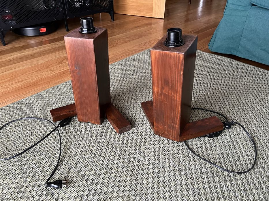 Candeiros de mesa em Madeira Maciça