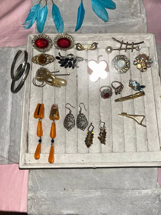 Бижутерия,броши,серьги