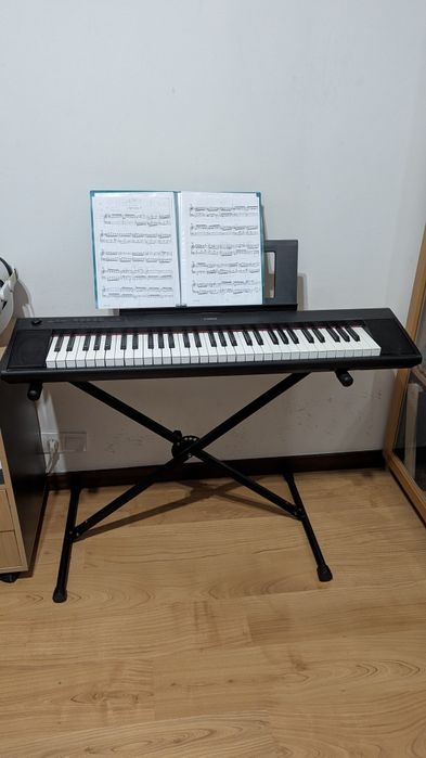 Piano Yamaha piaggero NP12  + tripé