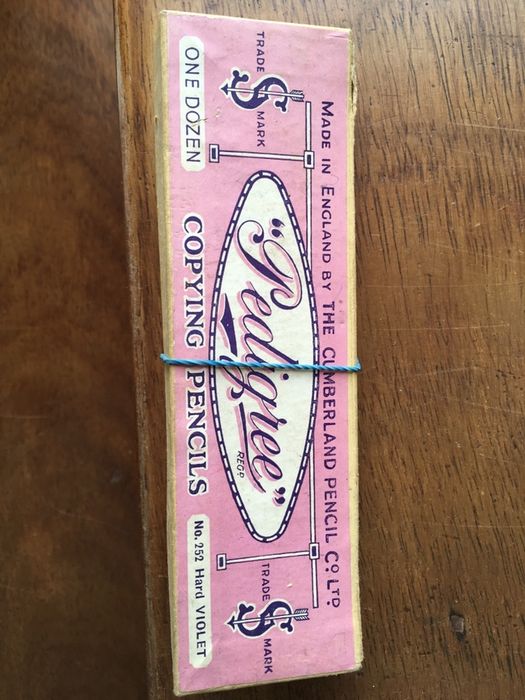 Caixa de lápis muito antiga-ler descrição