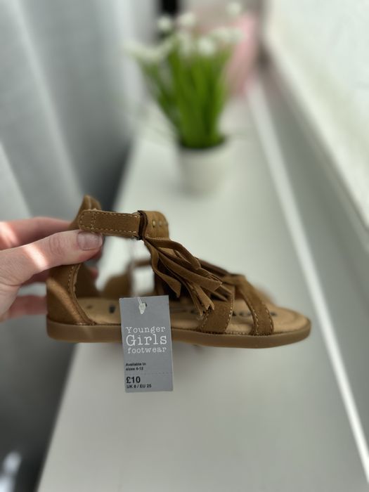 Босоніжки на дівчинку