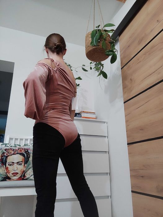 Piękne body Bershka Night Out / S / 36 / welur