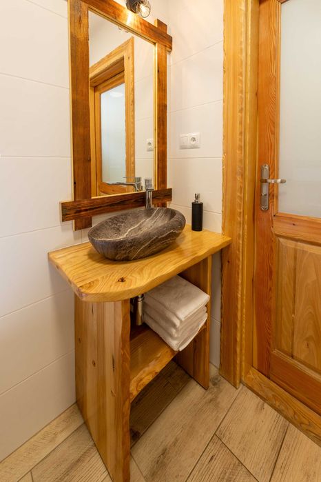 Noclegi ( 28 m-c), jacuzzi, stodoła ,domek grilowy, org.  imprez