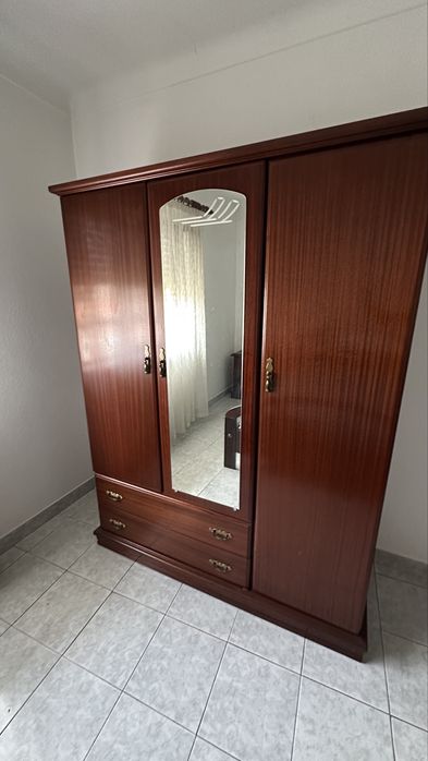 Cama, comoda,roupeiro, etc