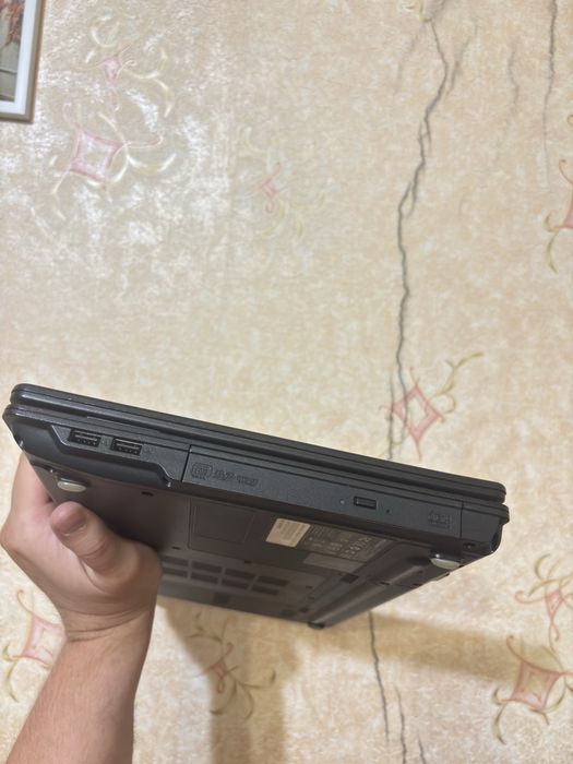 Ноутбук emachines Е528