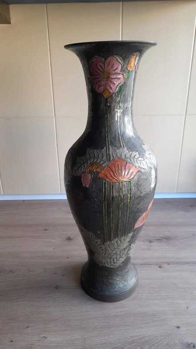 Vendo Jarrão em metal, pesado.