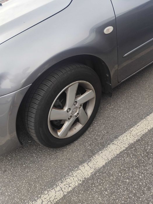 Vendo carro. Em bom estado, é comprar e andar