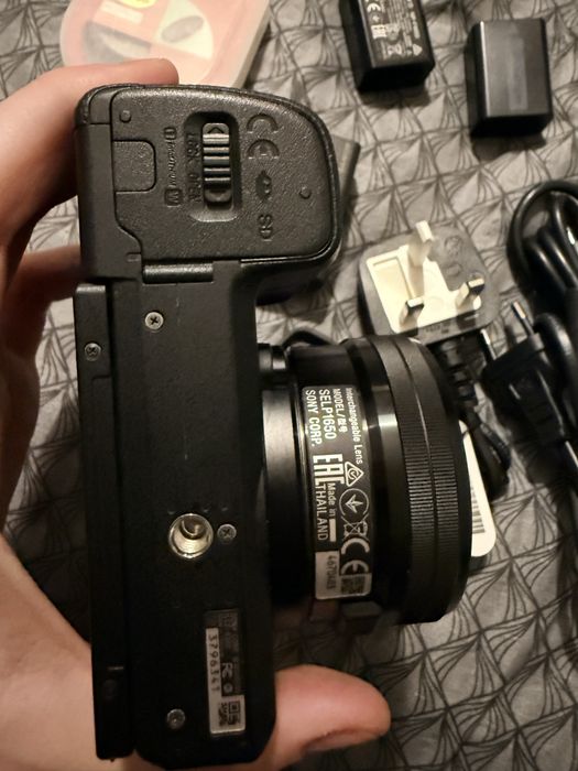 Sony A6300 + obiektyw 16–50 mm OSS 4K