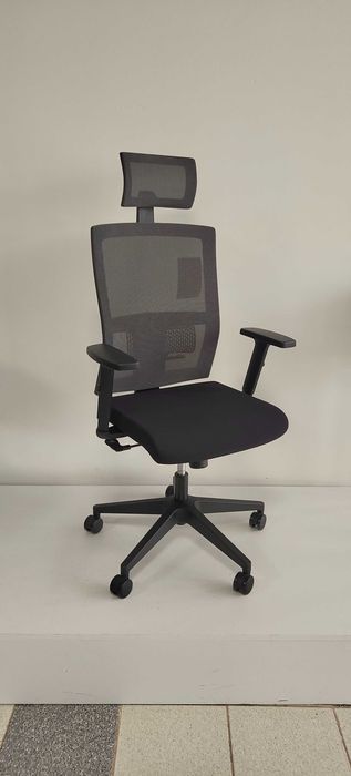 Fotel biurowy, ergonomiczny, regulowany, krzesło do biura, biurka TASK | WYPRZEDAŻ EKSPOZYCJI