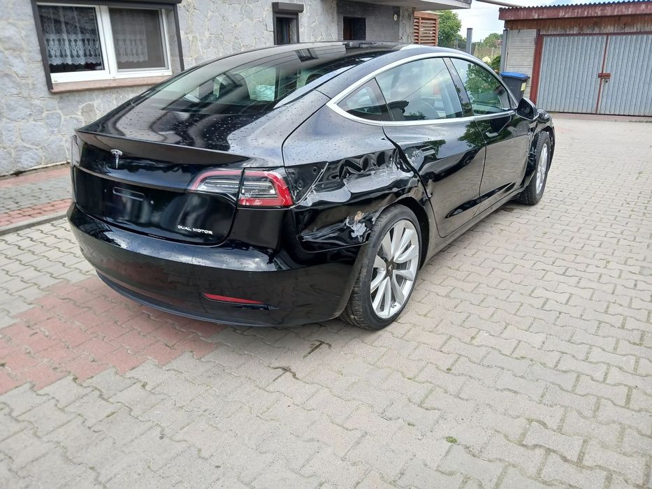 Tesla Model 3 LONG Range Dual Motor Performance