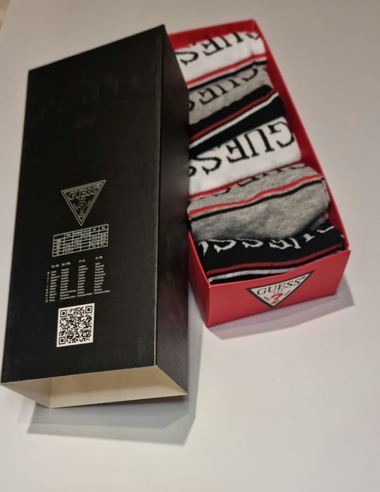 Skarpetki męskie Guess krótki w pudełku
