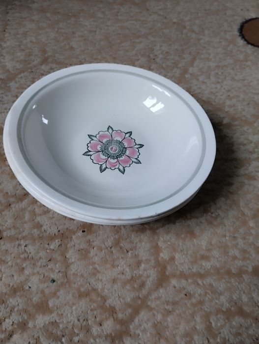 Продам тарелки разные