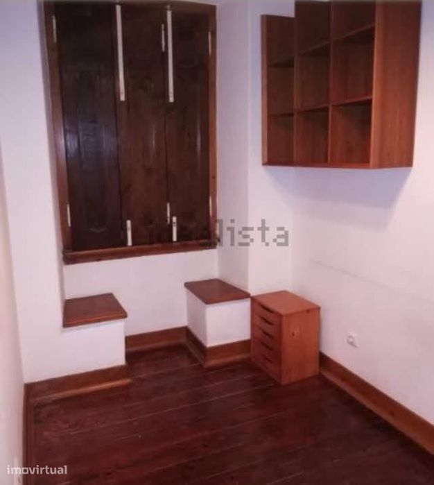 T3 Graça, Santa Engracia. Janelas em todas as divisões.