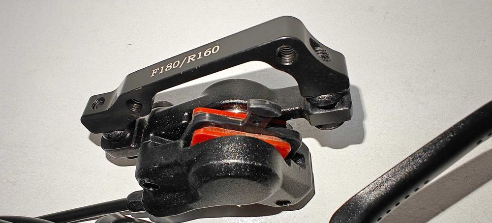 Hamulec hydrauliczny tylny