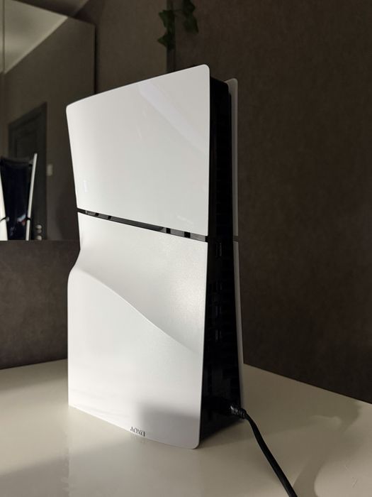 PS5 - slim + 2 джойстика и зарядка