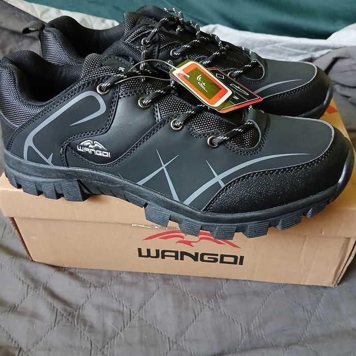 Sprzedam nowe buty trekkingowe męskie r.44