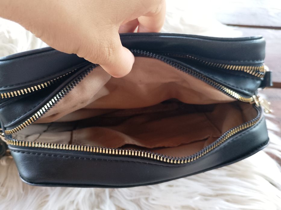 Czarna torebka listonoszka Lulu Castagnette