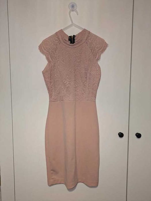 Vestido rosa com renda
