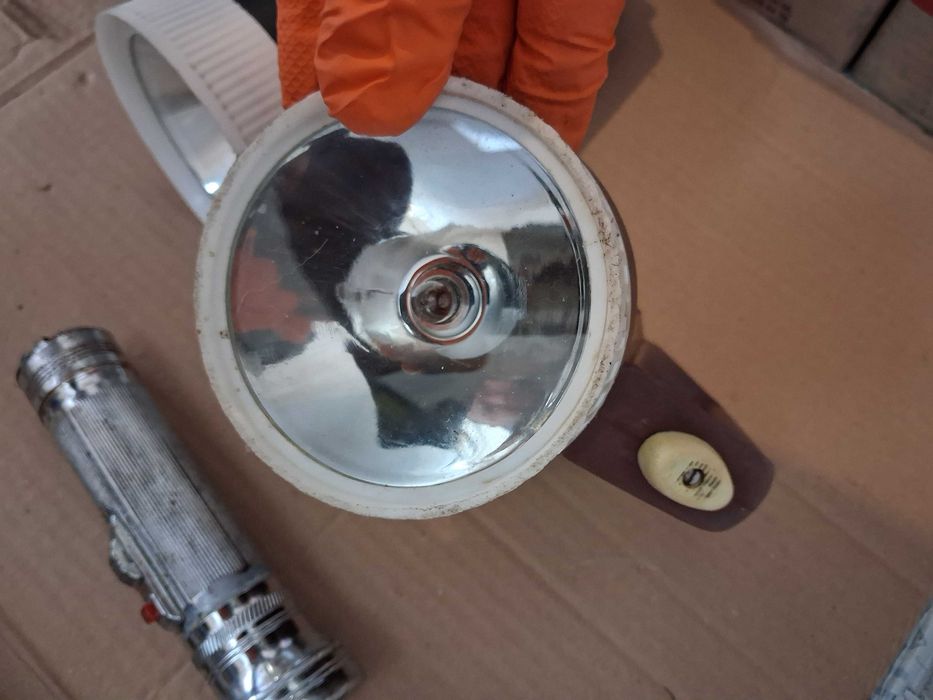 Zestaw starych latarek z PRL-u