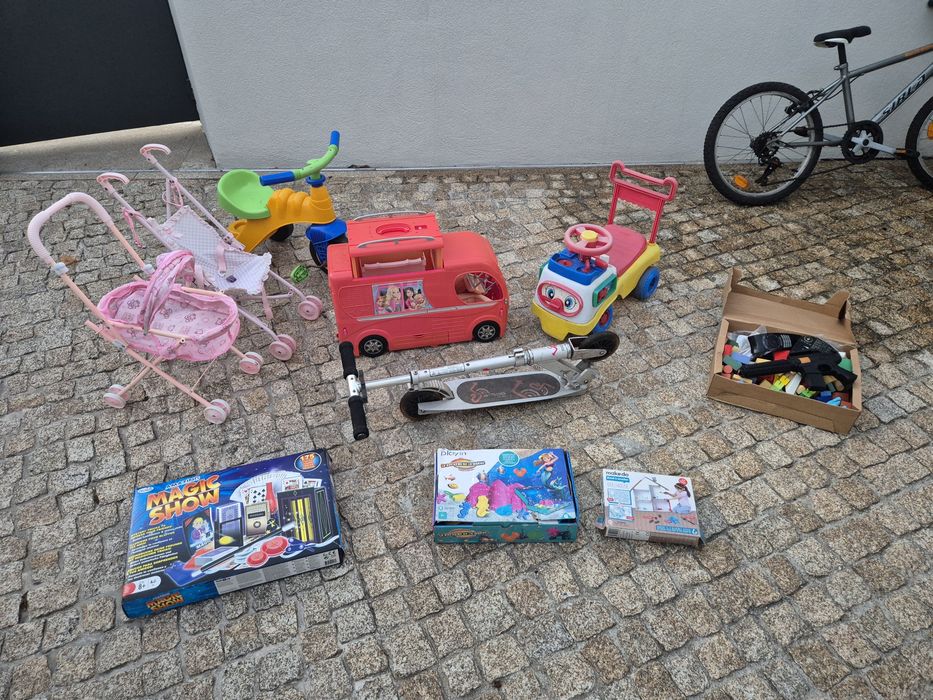 Artigos Infantis, Brinquedos, Bicicletas e Cadeiras Auto - Venda ao Item ou Lote