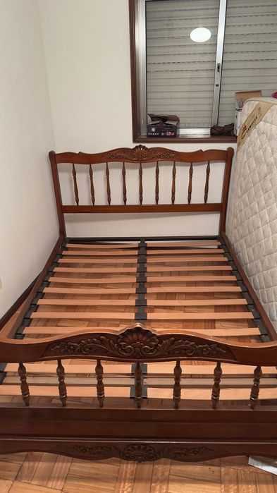 Cama e mesinhas de cabeceira