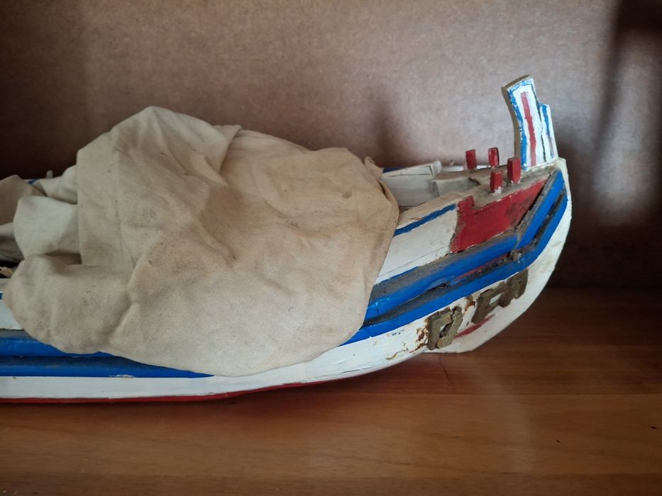 Grande barco artesanal em madeira cerca 47 cms