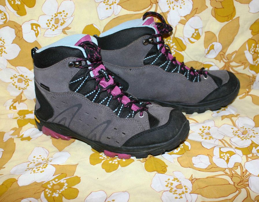 Женские кроссовки Everest 36 р