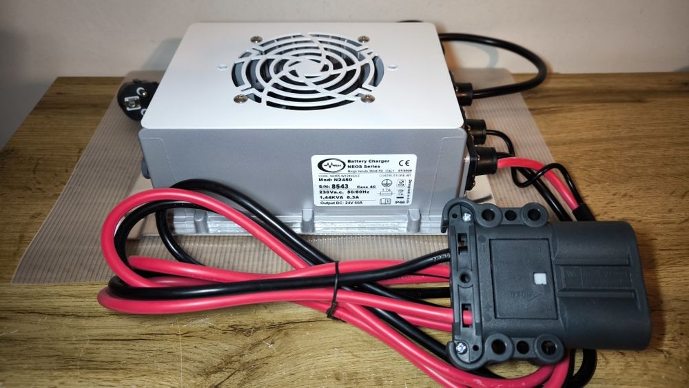 Ładowarka do akumulatorów poleciał, wózek  NOWA