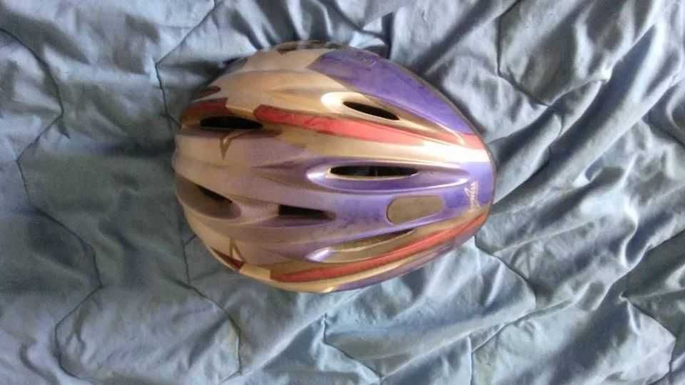 Capacete de ciclista como novo