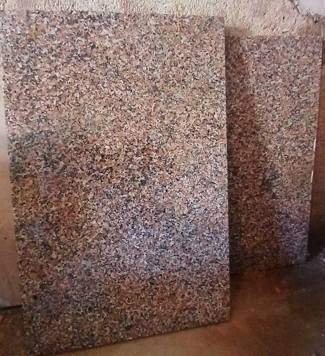 Duas pedras de bancada granito rosa