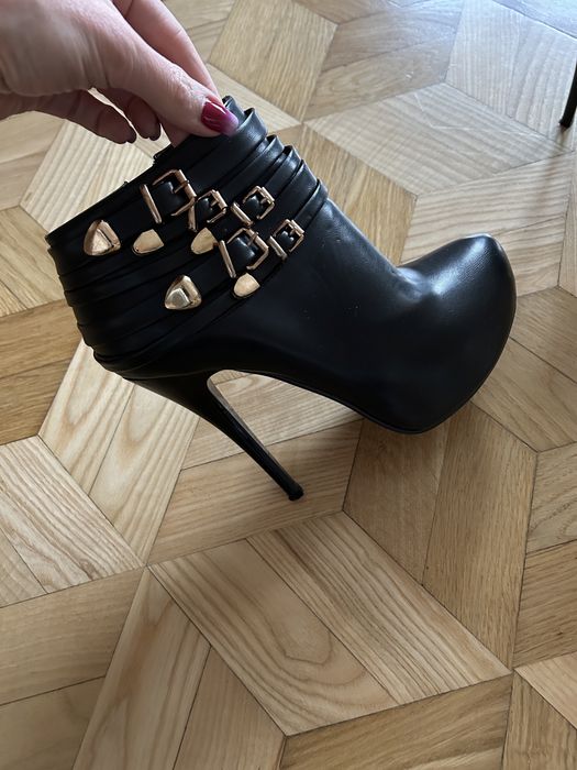 Botki czarne na platformie