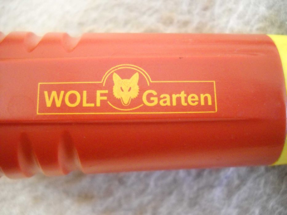 Wertykulator ręczny na kółkach Wolf - Garten