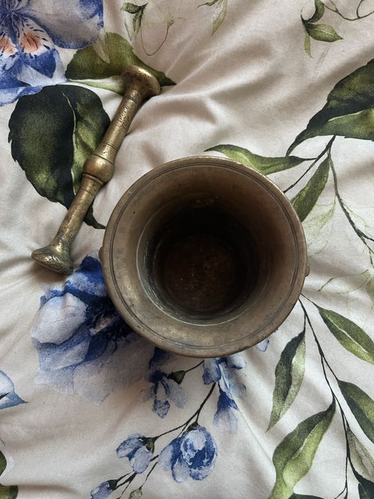 Bardzo stary mozdzierz z tluczkiem z mosiadzu