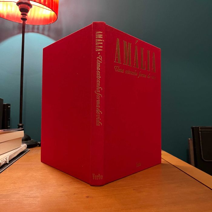 Vítor Pavão dos Santos - Amália : Uma Estranha Forma de Vida