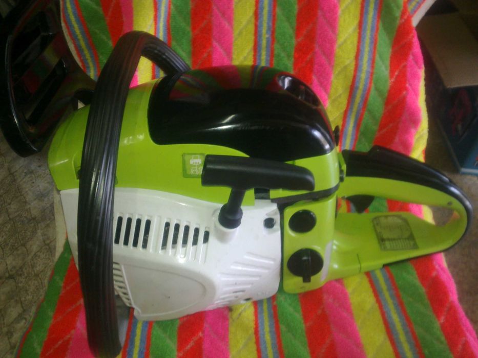 Бензопила в отличном рабочем состоянии, мощная