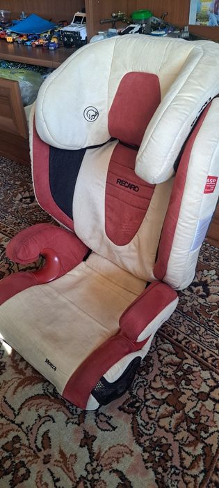 Автокрісло recaro