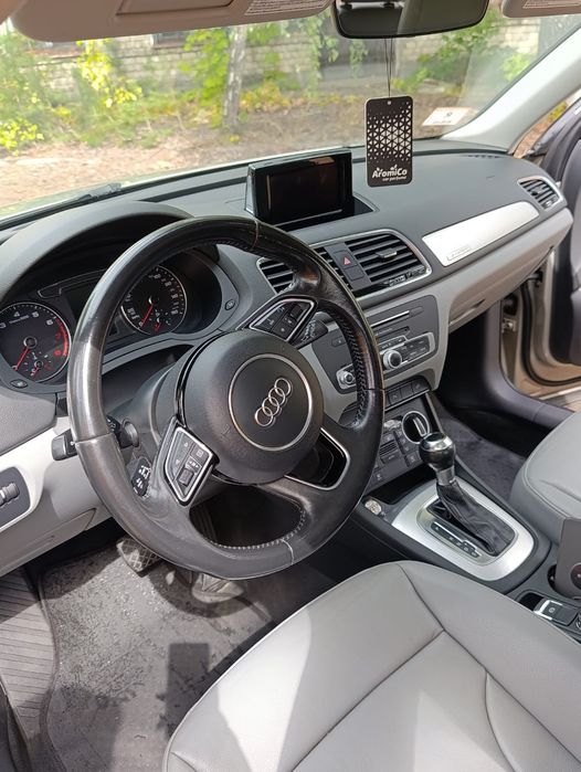 Продам автомобиль audi q3 в идеальном состоянии вложение не требует