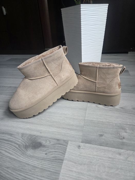 Śniegowce beżowe UGG rozm.39