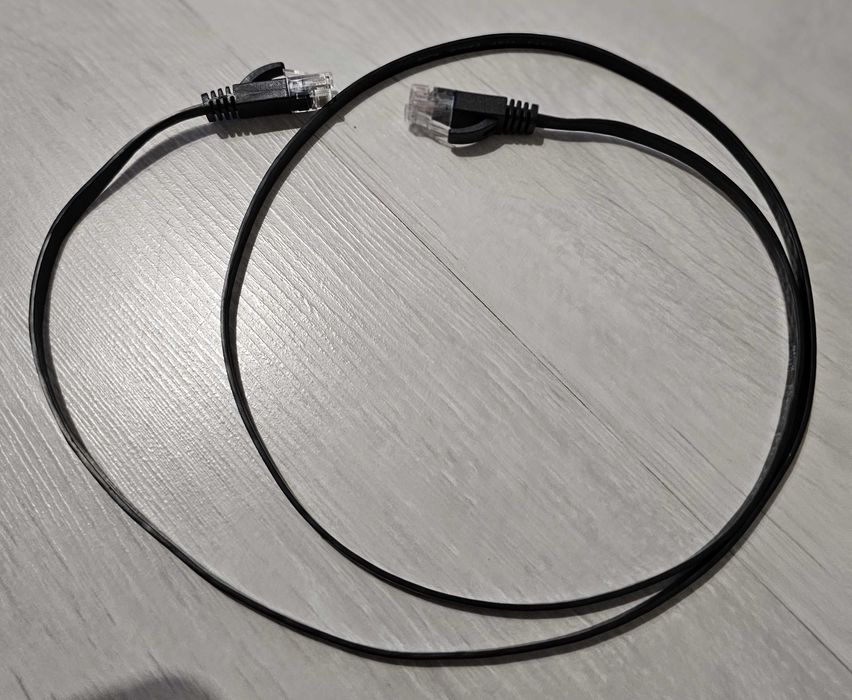 Kabel Ethernet czarny płaski CAT 6 1m